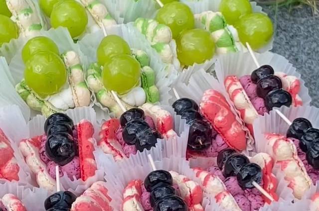 탕후루를 마카롱 꼬끄 사이에 끼워 넣은 ‘탕후루 마카롱’. 온라인 커뮤니티