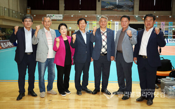 단양군 의회 조성룡의장, 김헤숙부의장, 장영갑의원, 김금규회장, 유금식회장.