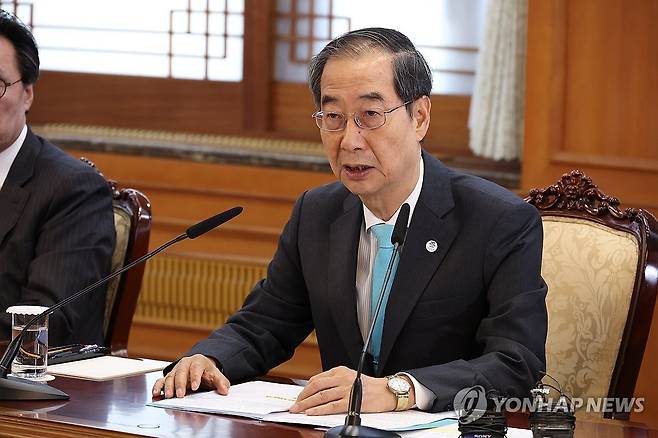 한·세르비아 총리회담 (서울=연합뉴스) 황광모 기자 = 한덕수 국무총리가 8일 정부서울청사에서 열린 한·세르비아 총리회담에서 아나 브르나비치 세르비아 총리와 환담하고 있다. 2023.9.8 hkmpooh@yna.co.kr