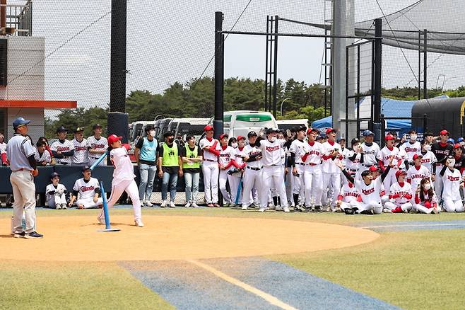 KBO가 ‘2023 KBO 미래 유소년 지도자 전국 교육대학교 티볼대회’를 개최한다. 사진은 지난해 대회 모습. 사진제공 | KBO