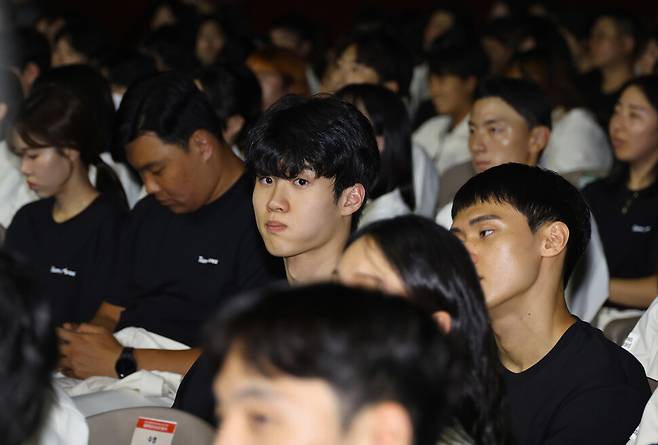 국가대표 결단식에 참가한 한국수영의 간판 황선우 선수. 윤운식 선임기자