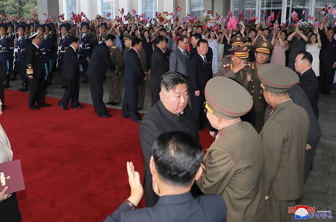 김정은 북한 국무위원장이 러시아 방문을 위해 지난 10일 오후 전용열차로 평양을 출발했다고 조선중앙통신이 12일 보도했다. 연합뉴스