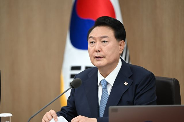 윤석열 대통령이 12일 서울 용산 대통령실 청사에서 열린 국무회의에서 발언하고 있다. 대통령실 제공