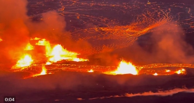 지난 10일 미 지질조사국(USGS)은 이날 오후 3시15분쯤 하와이 빅아일랜드의 킬라우에아 정상 칼데라에 있는 할레마우마우 분화구에서 폭발을 관측했다고 밝혔다. 트위터 캡처