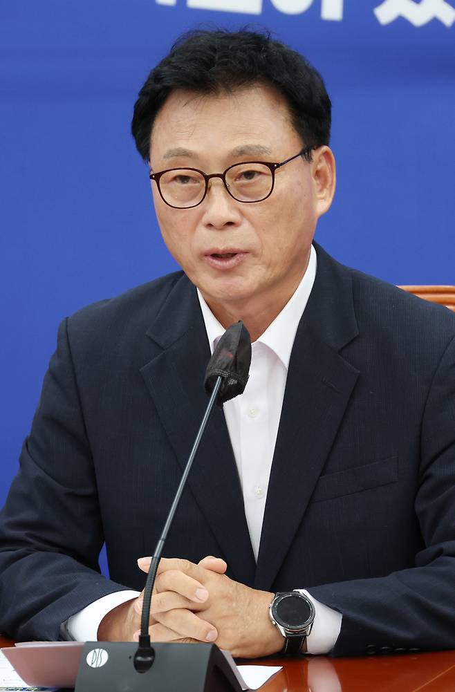 박광온 더불어민주당 원내대표가 12일 국회에서 열린 원내대책회의에서 발언을 하고 있다. [연합]