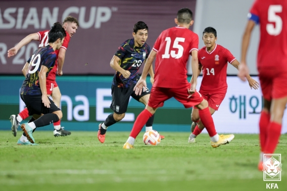 이현주 ‘한국 축구의 미래가 왔다’ - 지난 9일 오후 경남 창원시 창원축구센터에서 열린 아시아축구연맹(AFC) 23세 이하(U23) 아시안컵 예선 B조 조별리그 키르기스스탄과 대한민국의 경기에서 이현주가 활약하고 있다. 대한축구협회 제공.