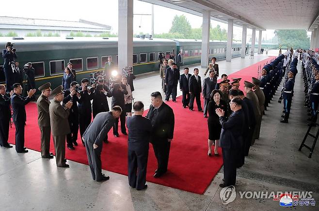 김정은, 러시아 방문위해 평양출발 (평양 조선중앙통신=연합뉴스) 김정은 국무위원장이 러시아연방을 방문하기위해 9월 10일 오후 전용열차로 평양을 출발했다고 조선중앙통신이 12일 보도했다. 2023.9.12 
    [국내에서만 사용가능. 재배포 금지. For Use Only in the Republic of Korea. No Redistribution] nkphoto@yna.co.kr