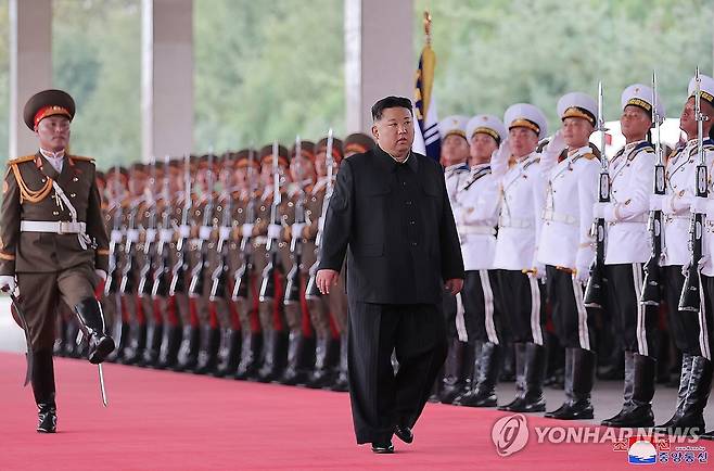 김정은, 러시아 방문 위해 평양 출발 (평양 조선중앙통신=연합뉴스) 김정은 국무위원장이 러시아연방을 방문하기 위해 9월 10일 오후 전용열차로 평양을 출발했다고 조선중앙통신이 12일 보도했다. 2023.9.12 
    [국내에서만 사용가능. 재배포 금지. For Use Only in the Republic of Korea. No Redistribution] nkphoto@yna.co.kr