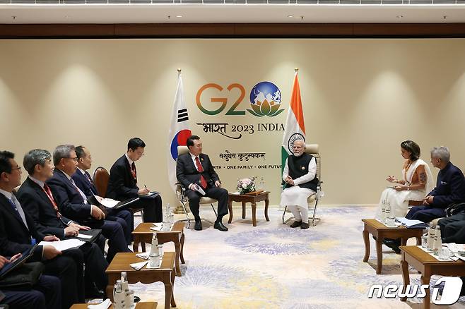 윤석열 대통령이 지난 10일(현지시간) 인도 뉴델리 바라트 만다팜 국제컨벤션센터에서 나렌드라 모디 인도 총리와 한·인도 정상회담을 하고 있다. (대통령실 제공) 2023.9.11/뉴스1 ⓒ News1 오대일 기자