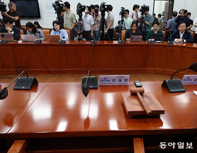 13일 서울 여의도 국회 본청 더불어민주당 원내 대표실에서 최고위원회의가 열렸다. 단식투쟁 14일째인 이재명 당 대표는 최고위원회의에 불참했다. 김재명 기자 base@donga.com