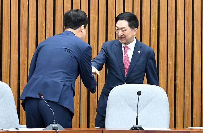 김기현 국민의힘 대표가 13일 오전 서울 여의도 국회에서 열린 '교권회복과 강화를 위한 국민의힘-교원단체 간담회'에 참석하고 있다. 이상섭 기자