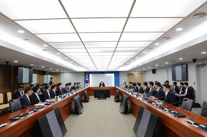 조태용 국가안보실장이 13일 오후 주요 국가기반시설 방호태세 점검 관계기관 회의를 주재했다. [대통령실 제공]