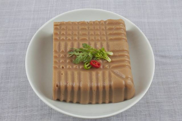 한국인들은 도토리 녹말을 물에 풀어 끓인 후 굳혀 만든 도토리묵을 즐겨 먹는다./사진=클립아트코리아