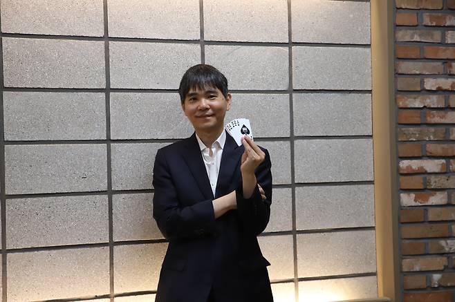 프로바둑기사 출신으로 포커 홀덤에 도전하는 이세돌. 사진 M-Tour