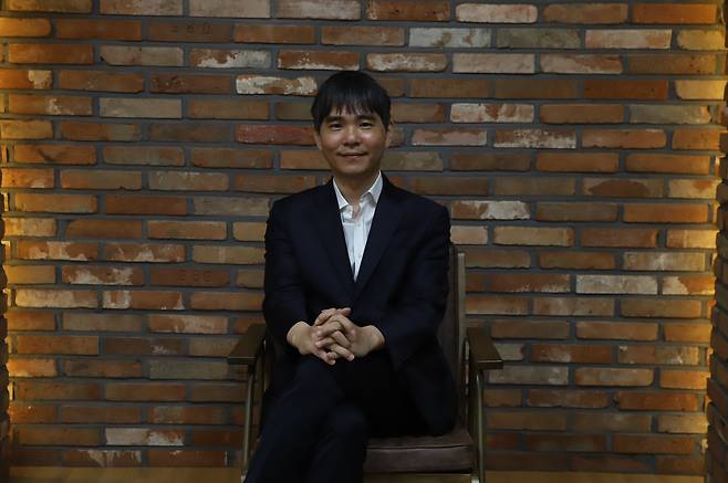 프로바둑기사 출신으로 포커 홀덤에 도전하는 이세돌. 사진 M-Tour