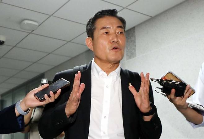 신원식 국방부 장관 후보자가 14일 서울 여의도 국회 의원회관에 출근하며 취재진의 질문에 답변하고 있다. 2023.09.14. /사진=뉴시스