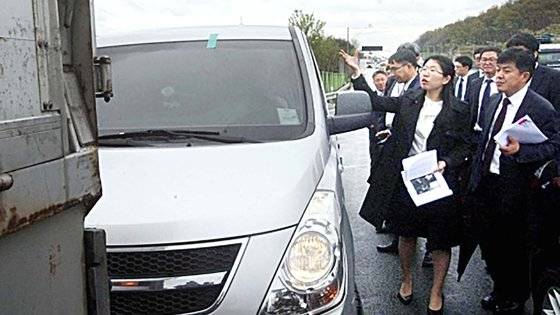 2019년 '캄보디아 아내 사망 사건' 형사재판 과정에서 재판부가 사고현장을 검증하고 있다. 연합뉴스