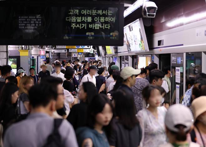 지하철 4호선 범계-금정 구간에서 멈췄던 열차가 수리를 완료해 운행을 재개했다. 사진은 기사내용과 무관함. /사진=뉴스1