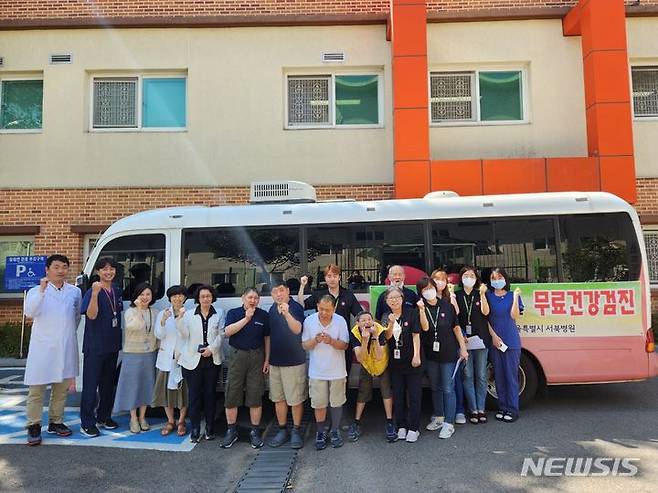 [서울=뉴시스]서울 서북병원의 찾아가는 건강검진. (사진=서울시 제공). 2023.09.15. photo@newsis.com