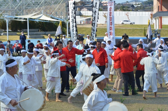 지난해 열린 17회 순창장류축제에서 순창 농요 금과들소리 공연이 펼쳐지고 있다. 순창군 제공