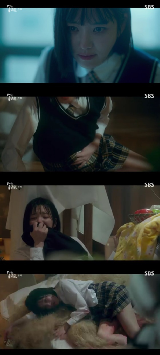 In 7 Escape, which first aired on the 15th, Han Monet (Lee Yu-bi) giving birth at school was depicted.Afterward, Bang Dami and Geum Rahi headed to Bang Chil-seongs house (played by Lee Deok-hwa), but was in trouble by Bang Chil-seongs girlfriend Cha Ju-ran (played by Shin Eun-gyeong), who kept Bang Dami in check.Geum Rahi scolded him, telling Damien Cottier that this isnt the idle country town you used to live in, and that you have to bite before you get bitten to survive.During the test, he witnessed and accused the Work withs of cheating, which was to improve their grades. Hanmoné comforted the troubled Work withs and said, I will double your allowance.Hanmoné ordered Work with Damien Cottier to inflict school violence, which resulted in Bambi getting swilled in the bathroom stall.Han Monet, who made all of this, appeared in the bathroom and saved Bhang Dami. Bhang Dami, who did not know that Han Monet had done it, accepted Han Monets suggestion, Do you want to be our friend?After that, Mindohyeok went to Bang Damis school. Mindohyeok, who misunderstood the student at the hotel as a bangdam, said, You pushed me out of the hotel and ran away.Hanmoneh filmed it and reported it to the police, who said he was trying to report a wanted man.On his way home, he heard a baby crying. He followed the sound to the museum and witnessed a child born by Han Monet.Youre the only one who can help me now, Hanmoné told Damien Cottier.