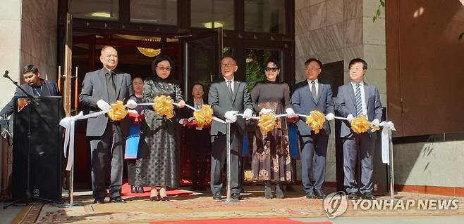 '대한민국의 역사, 제주4·3' 몽골 특별전 개막식 커팅식 [제주4·3평화재단 제공.재판매 및 DB금지]