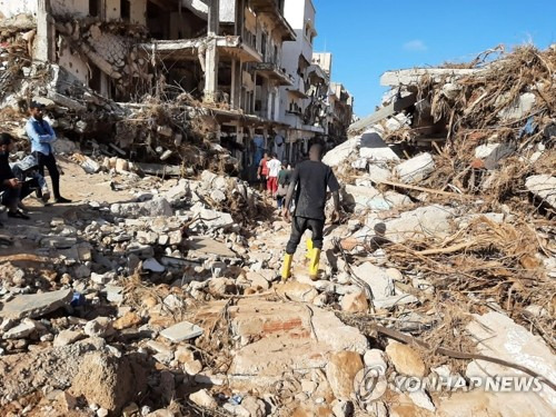 지난 12일(현지시간) 리비아 동북부 항구도시 데르나가 홍수로 초토화가 된 모습. 지금까지 약 5300명이 사망하고 1만명 이상의 실종자가 발생한 것으로 추산된다.