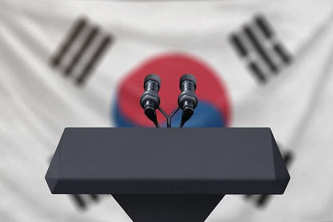 정치 지도자란 사람들이 근거 없는 말들을 내뱉고 있다.[사진=게티이미지뱅크]