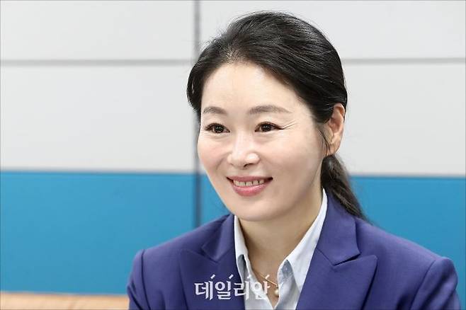 이경 더불어민주당 상근부대변인이 서울 여의도 더불어민주당 중앙당사에서 데일리안과 인터뷰를 하고 있다. ⓒ데일리안 홍금표 기자
