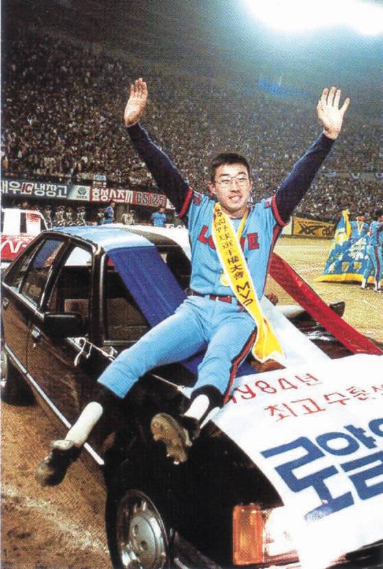 고(故) 최동원 추모 다큐 '1984 최동원'에서 최동원 롯데 자이언츠 선수의 84년 당시 모습. 사진 영화사 진, 엠앤씨에프