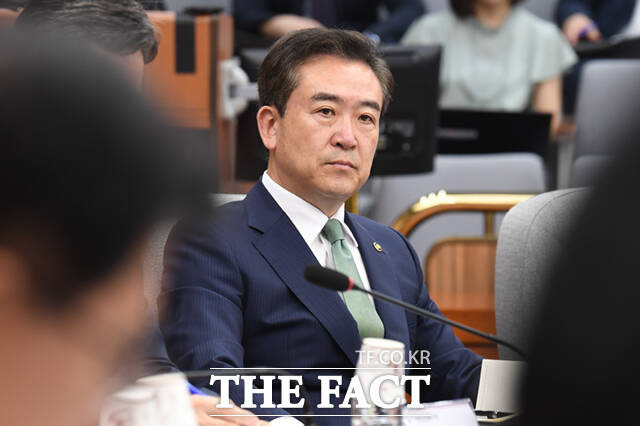 윤희근 경찰청장은 "이번 조직 개편의 핵심은 경찰조직을 범죄예방과 대응이라는 본질적 치안업무 중심으로 재편하고 현장의 대응역량을 극대화하는 데 있다. 범죄예방·대응 기능이 강화되면서 국민 일상의 평온을 지켜가는 데 더욱 집중할 수 있다고 확신한다"고 밝혔다. /이새롬 기자