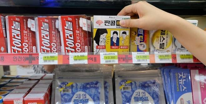 편의점 안전상비약 진열대./뉴스1