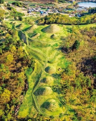 경남 창녕 교동·송현동 고분군. 문화재청 제공