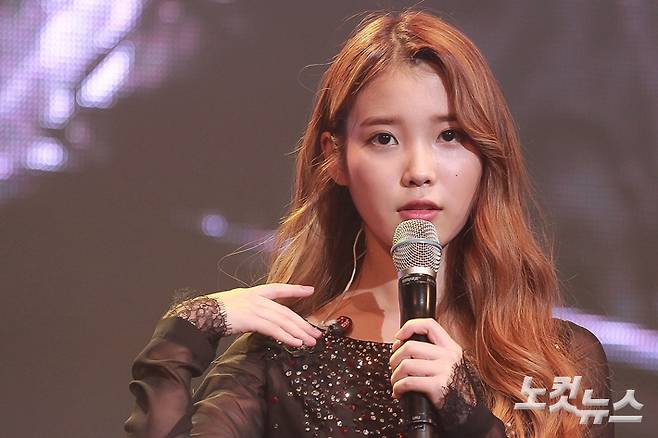 가장 인상적인 '앨범'으로는 챗셔가 제일 많이 꼽혔고, '노래'에 관한 답은 고르게 나왔다.