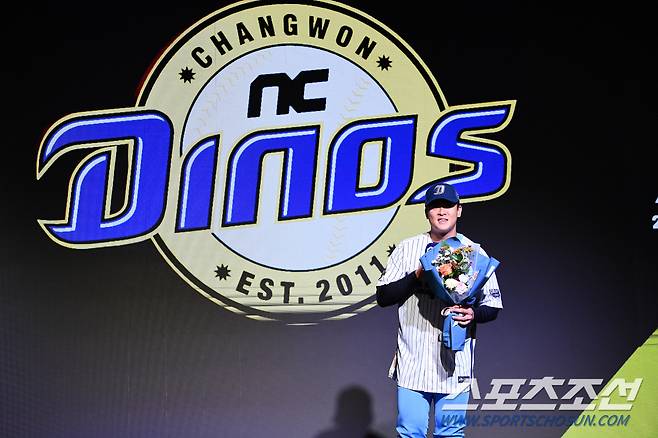 결국 돌고 돌아 다시 NC 다이노스 품에 안긴 창원의 아들 김휘건.