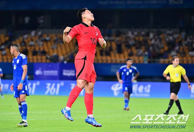 19일 오후 중국 진화스타디움에서 항저우아시아게임 남자축구 조별 예선 1차전 대한민국과 쿠웨이트의 경기. 전반 팀의 두 번째 골을 성공시킨 조영욱. 진화(중국)=송정헌 기자songs@sportschosun.com/2023.09.19/