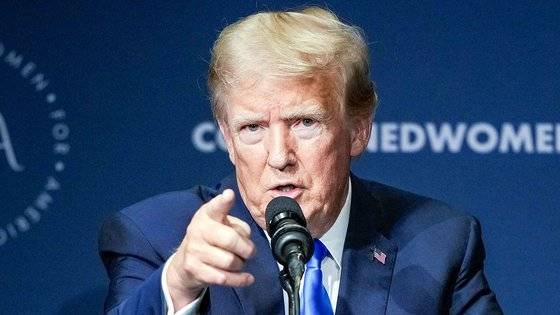 도널드 트럼프 전 미국 대통령이 지난 15일(현지시간) 워싱턴 DC 캐피털 힐튼에서 열린 한 행사에서 연설을 하고 있다. AP=연합뉴스