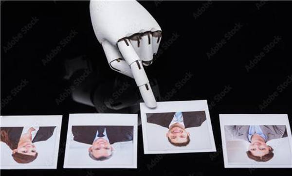 인공지능(AI) 시대를 맞아 AI 면접관이 구직자들을 대상으로 인터뷰를 하고 직무 능력 등을 분석한 뒤 채용을 결정하는 상징적 사진. 출처=미국 CBS 뉴스