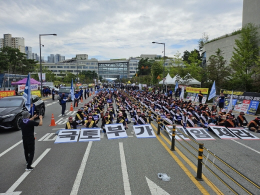 건축법 제80조 제5항에 따라 생활숙박시설 불법 거주자는 해마다 두 번씩 이행강제금을 내야 한다. 공급자에 대한 행정 제재는 공정거래위원회의 시정명령뿐이지만 소비자가 소송을 제기하지 않으면 제재 수단이 약한 상황이다. /사진=생활숙박시설 피해자 모임