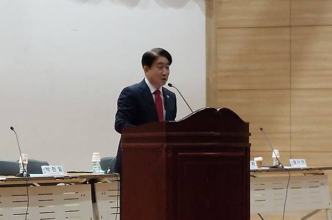 [서울=뉴시스] 윤정민 기자 = 이동관 방송통신위원장이 19일 오전 국회의원회관에서 열린 '가짜뉴스 근절 입법 청원 긴급 공청회'에서 축사 발언하고 있다. 2023.09.19. alpaca@newsis.com *재판매 및 DB 금지