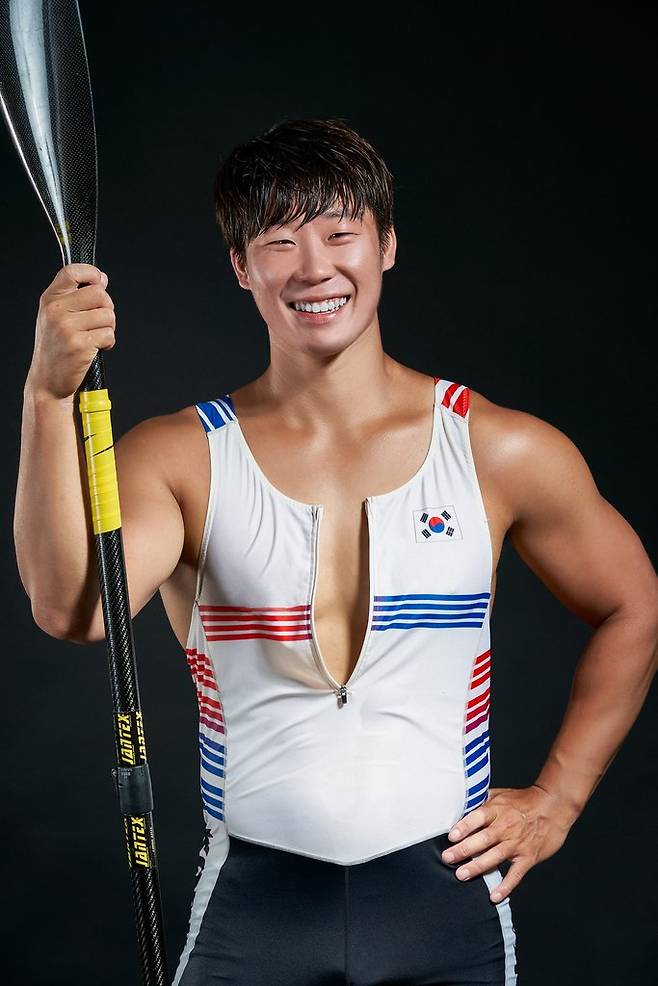 카누 간판 조광희, 국내 최초 국제카누연맹 슈퍼컵 출전 (서울=연합뉴스) 한국 카누의 간판 조광희(29·울산광역시청)가 국내 선수로는 처음으로 국제카누연맹(ICF) 스프린트 슈퍼컵에 초청받았다고 대한카누연맹이 23일 밝혔다.
    조광희는 남자 카약 부문에 초청받았다. 사진은 한국 카누 간판 조광희. 2022.8.23 [대한카누연맹 제공. 재판매 및 DB 금지] photo@yna.co.kr