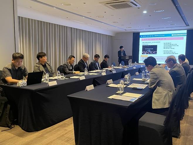 한국전자정보통신산업진흥회(KEA)는 20일 '자동차(미래차) 인적자원개발협의체 운영위원회(SC)'를 개최했다, 산학연 대표 15명의 위원들이 3차년도 SC 사업계획에 대해 논의하고 있다.