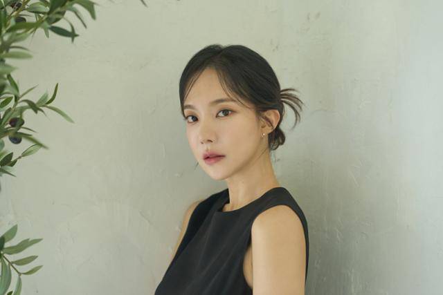 개그우먼 겸 트로트 가수 김나희가 본지와 인터뷰를 가졌다. 꽃길 엔터테인먼트 제공