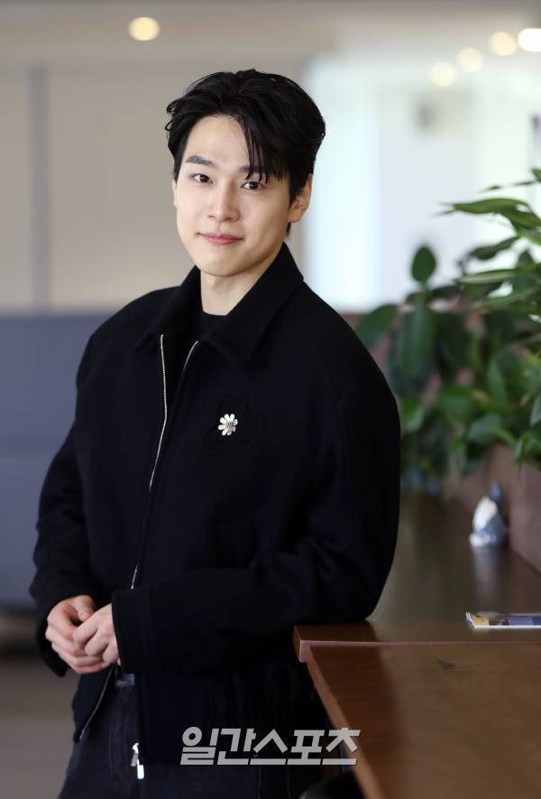 SBS드라마 '법쩐'에서 '장태춘 검사' 역으로 출연 중인 배우 강유석이 30일 오후 서울 순화동 KG타워에서 진행된 일간스포츠와의 인터뷰를 앞두고 포즈를 취하고 있다. 김민규 기자 mgkim1@edaily.co.kr /2023.01.30/