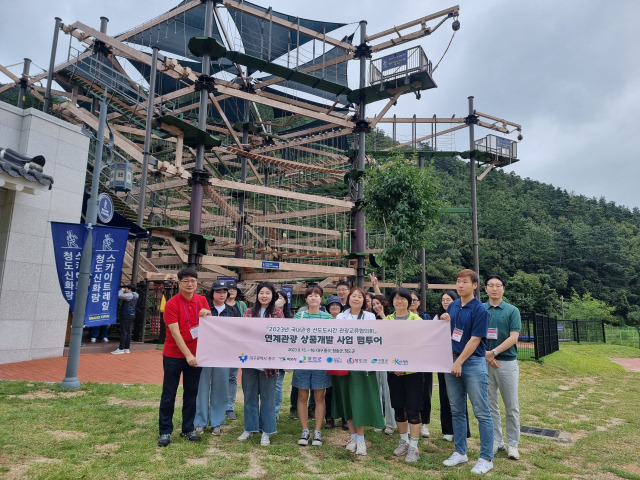 ▲청도군은 청도·대구 중구·청송 간 연계 관광상품 개발을 위해 국내 전문여행사 관계자, SNS 인플루언서 등 20명이 각 지역을 방문하는 팸투어를 진행했다.ⓒ청도군