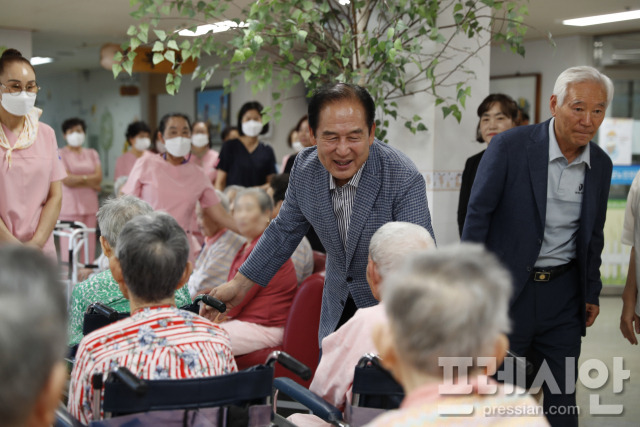 ▲김희수 진도군수, 추석명절 맞이 사회복지시설 위문ⓒ진도군