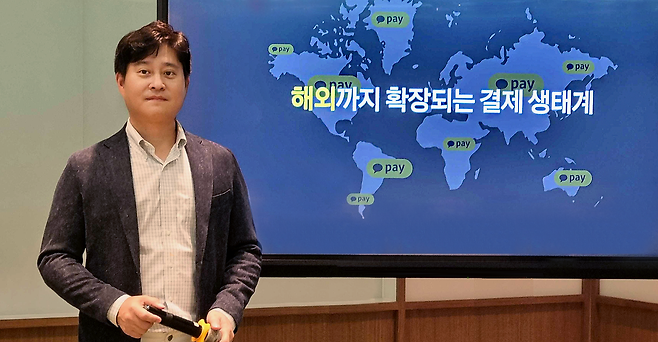 신원근 카카오페이 대표가 지난 18일 중국 베이징에서 특파원 간담회를 개최하며 카카오페이 해외결제에 대해 설명하고 있다.&nbsp;카카오페이 제공