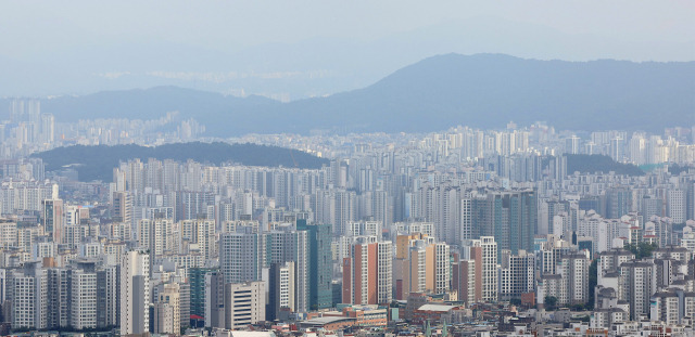 서울 남산에서 내려다본 아파트일대. 연합뉴스