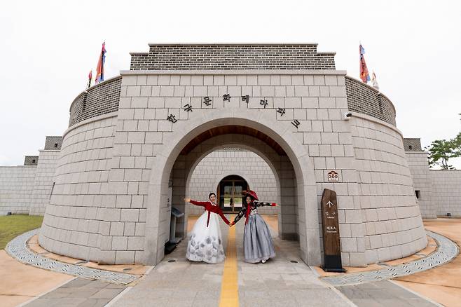 한국문화테마파크에서 진행된 제1회 한복 스냅사진 촬영회 현장 ⓒ안동시 제공