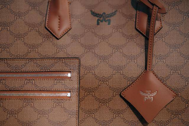 MCM이 6월 밀라노 패션위크에서 ‘2024 봄-여름 MCM 컬렉션’으로 선보인 새로운 문양. MCM 제공